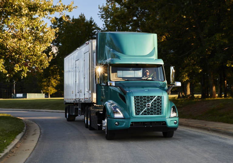 Read more about the article McDonald’s Starts Use Of 10 Volvo VNR Class 8 Semis